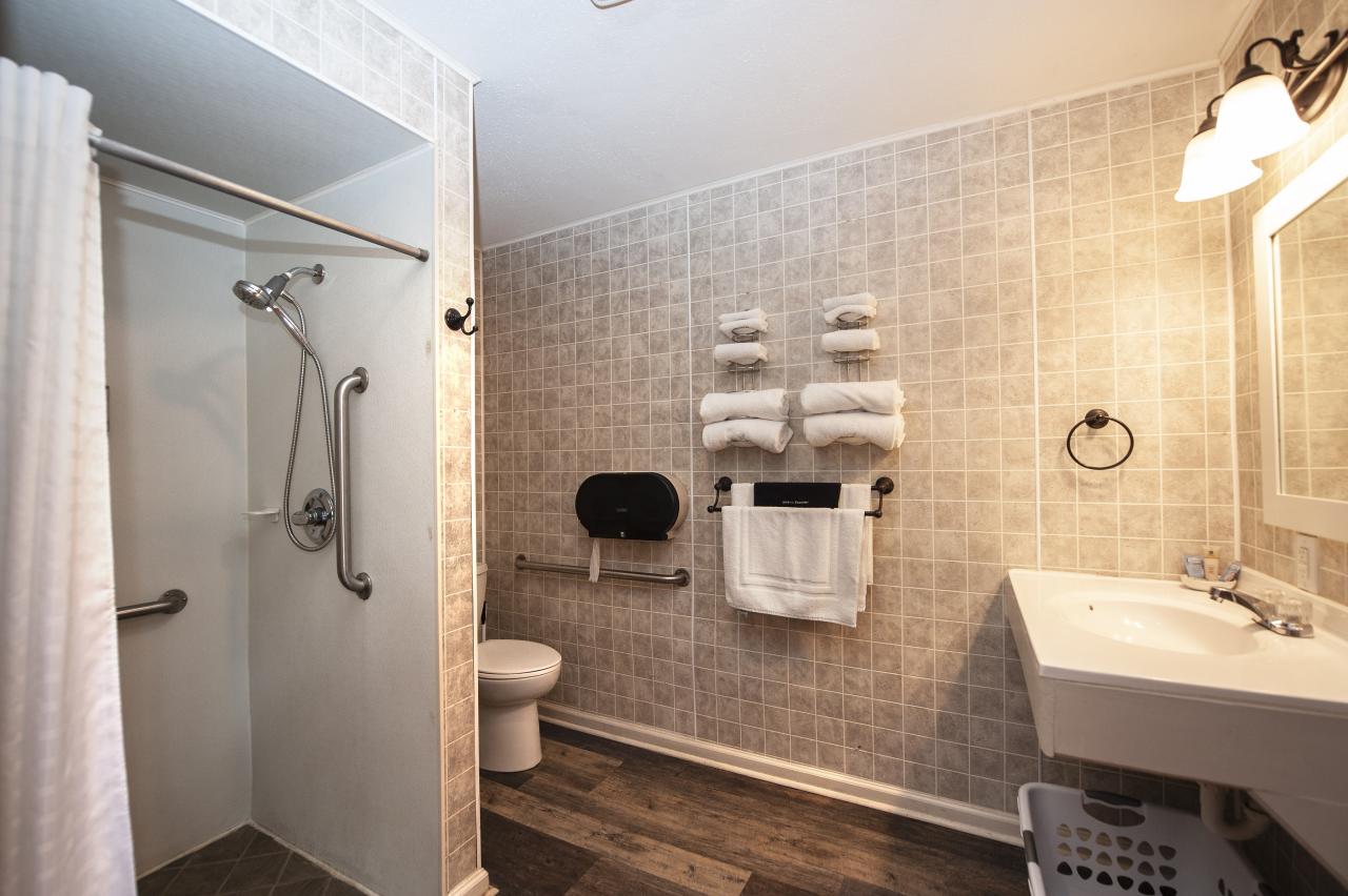 A view of the full bathroom at Cabin 4 at Crowley's Ridge State Park
